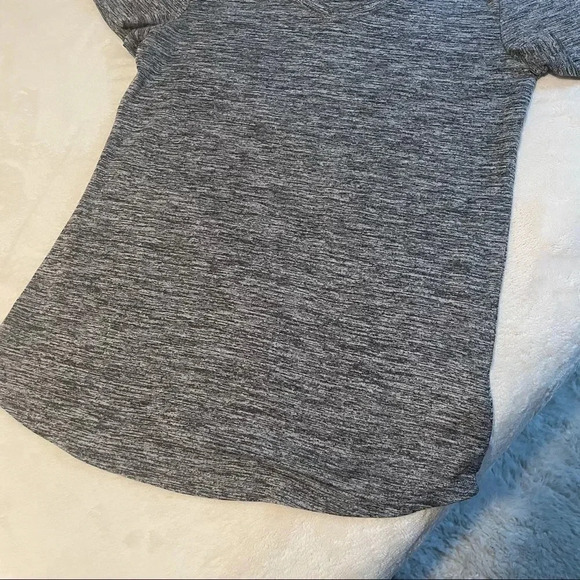 Essential vneck marbled tshirt  - Picture 5 of 11